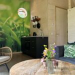 Woonkamer tiny house lieveheersbeestje op de Roek